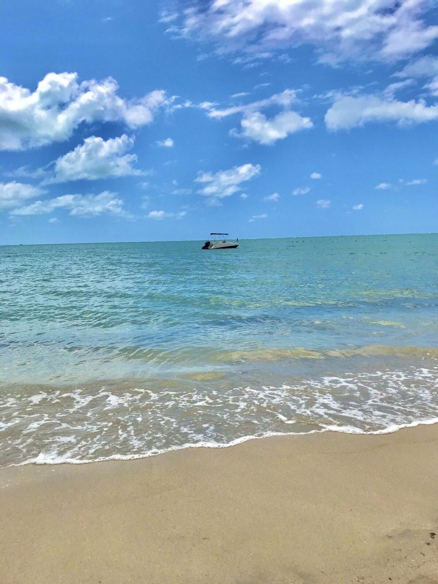 Flats, E Bangalos Na Dos Carneiros, Ao Lado Da Igrejinha De Sao Benedito